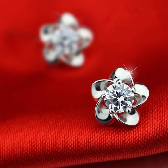 💙💎💲FIRM🛍➕BUNDLE➕🛍4 DISCOUNT! TINY CZ🌸FLOWERS - Picture 3 of 8